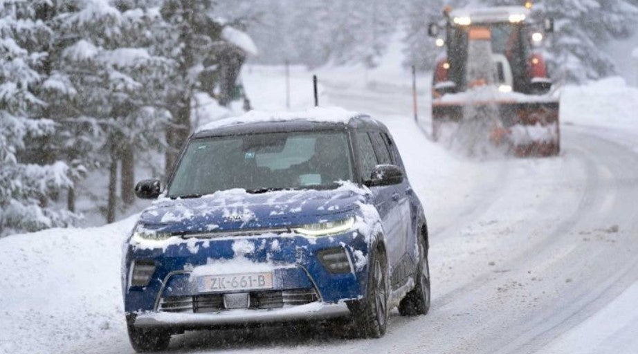 Hoewel de kou negatieve gevolgen heeft voor de actieradius van de elektrische auto, is de EV toch de beste keuze in de winter